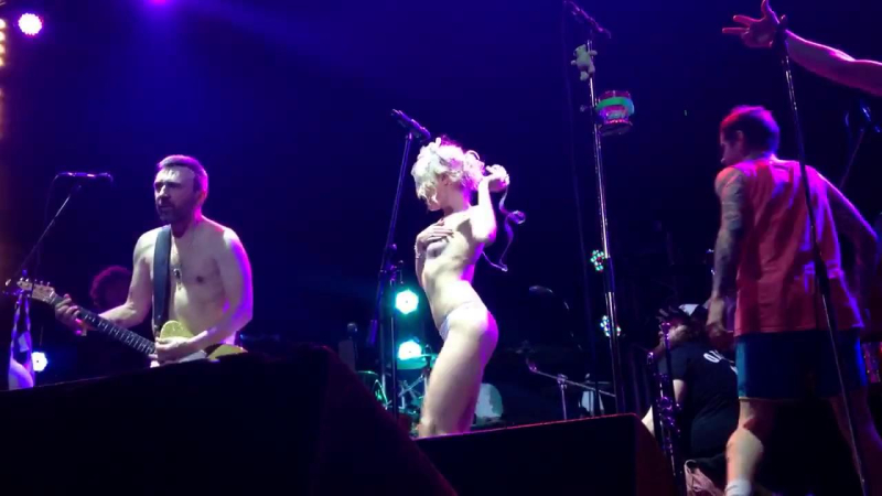 Голая Алиса Вокс на горячих фото