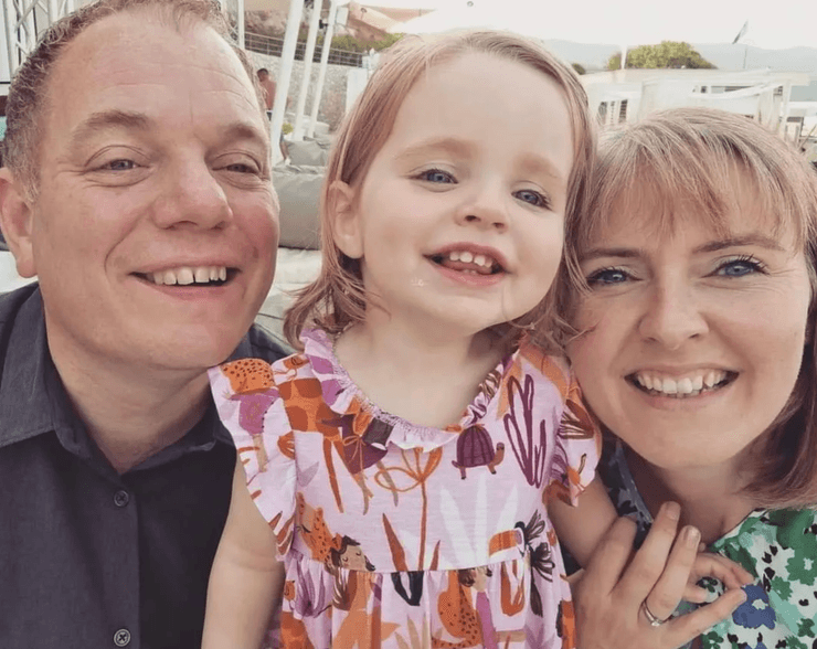 Семья из Великобританиия, пострадавшая от строительного мошенничества