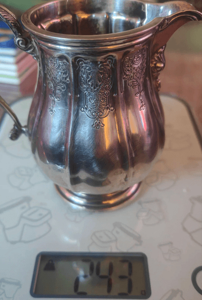 Серебряный кувшин весом 243 грамма