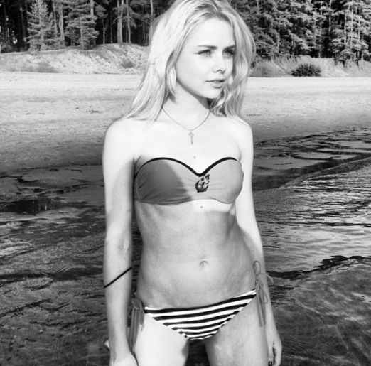 Голая Анастасия Акатова на горячих фото